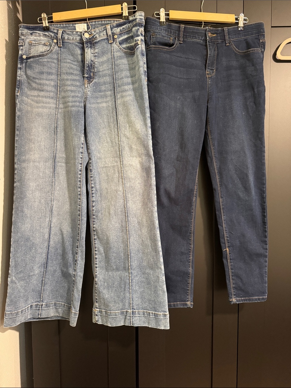 Time and Tru Women’s Wide leg Jeans - Light Blue & Dark Blue Curve skinny
